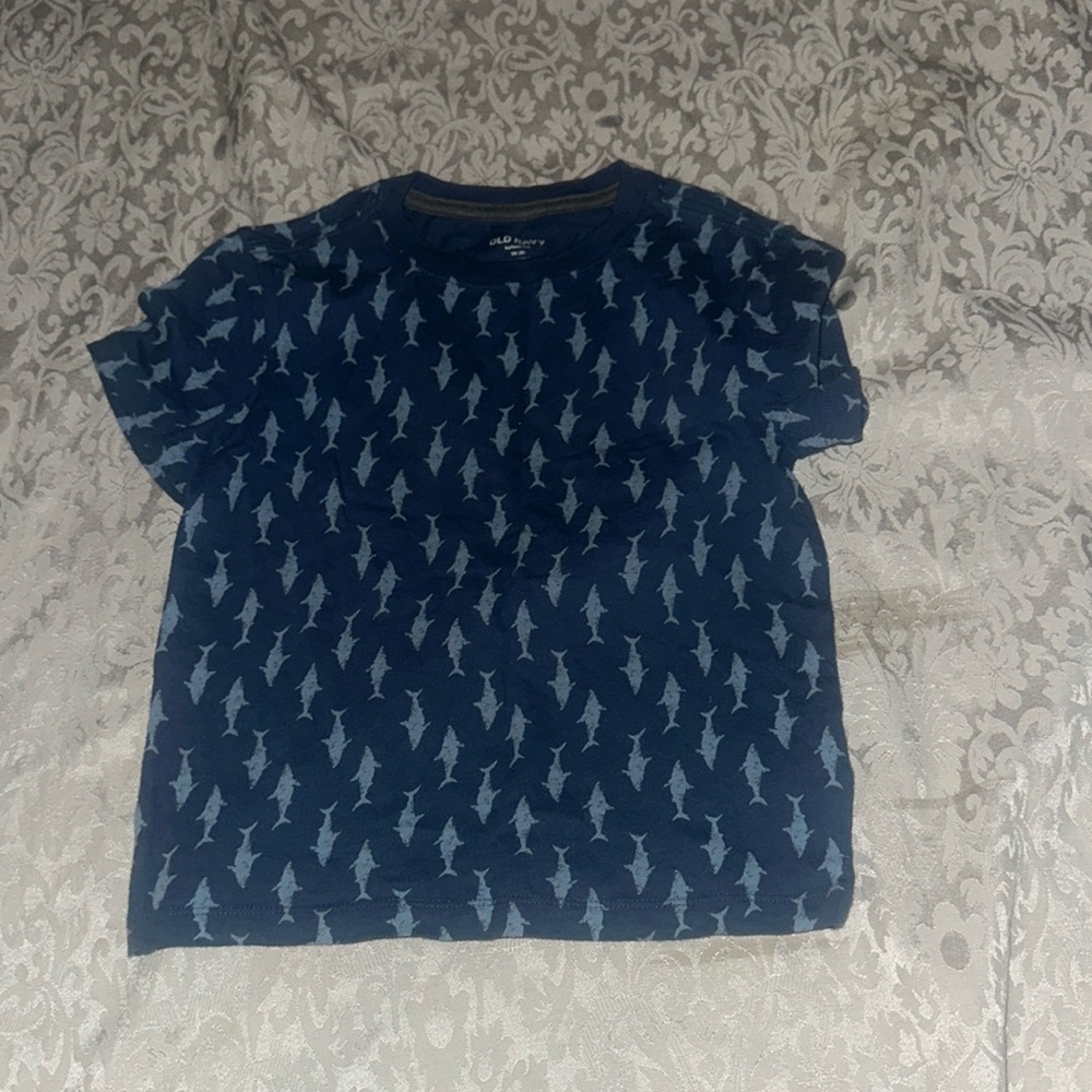 Kids Size XS Old Navy Shirt.